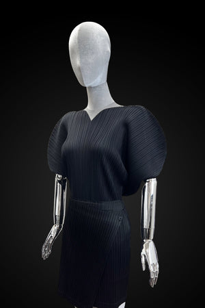 Open image in slideshow, Pleated Sweetheart Neckline Top
